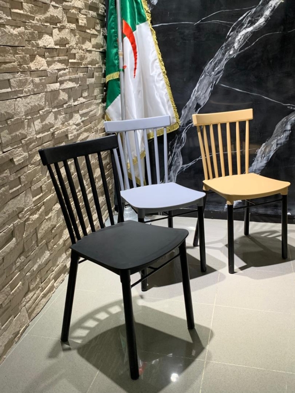 CHAISE PLASTIQUE 06501