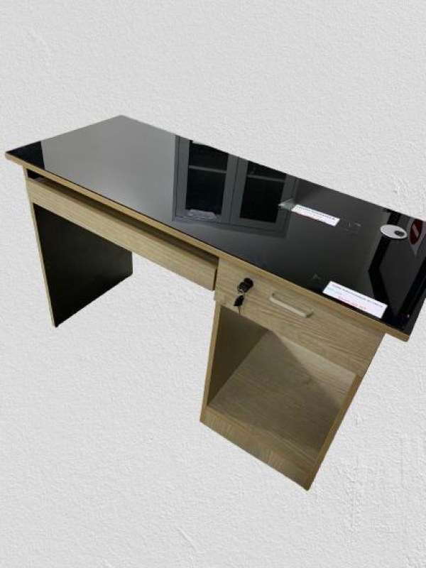 TABLE INFORMATIQUE EN VERRE 024