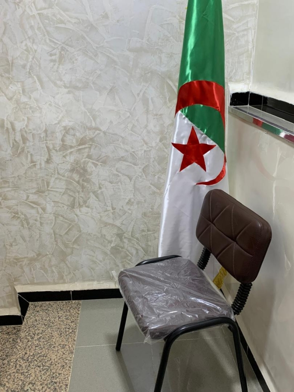 chaise visiteur marron tube rond